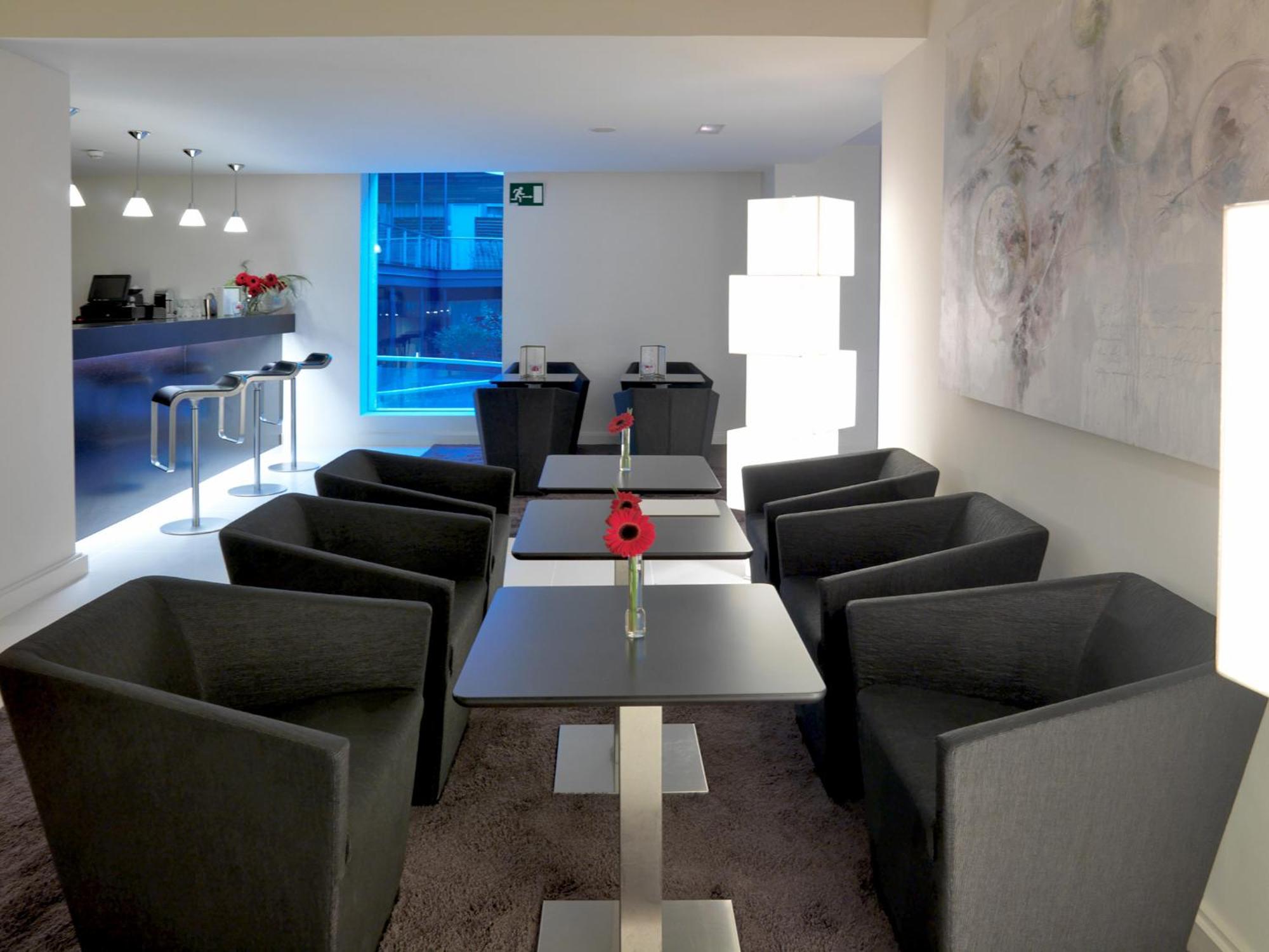 Hospes Palau De La Mar, Valencia, A Member Of Design Hotels Ristorante foto The lounge at the airport