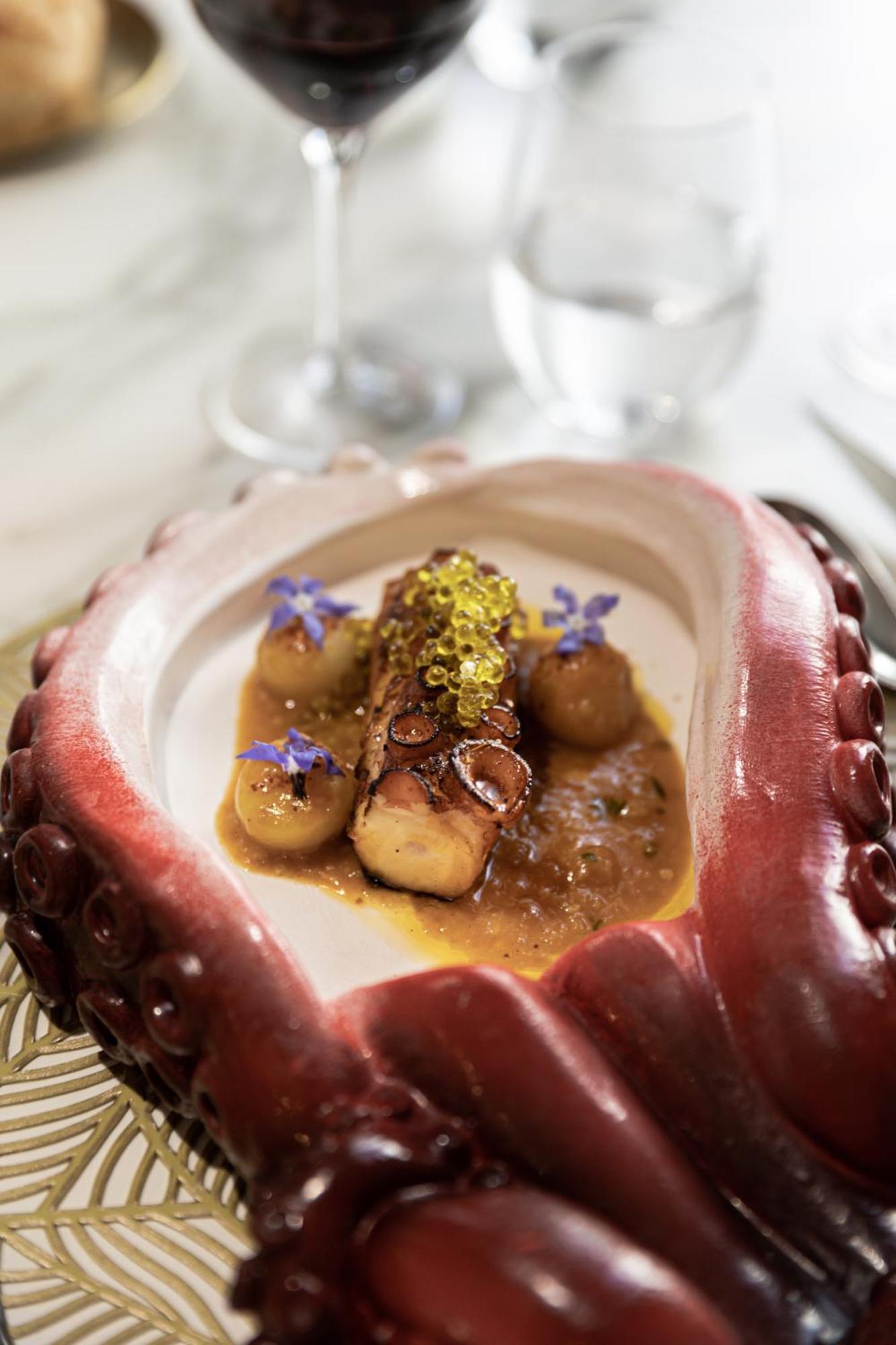 Hospes Palau De La Mar, Valencia, A Member Of Design Hotels Esterno foto A dish of octopus and potatoes