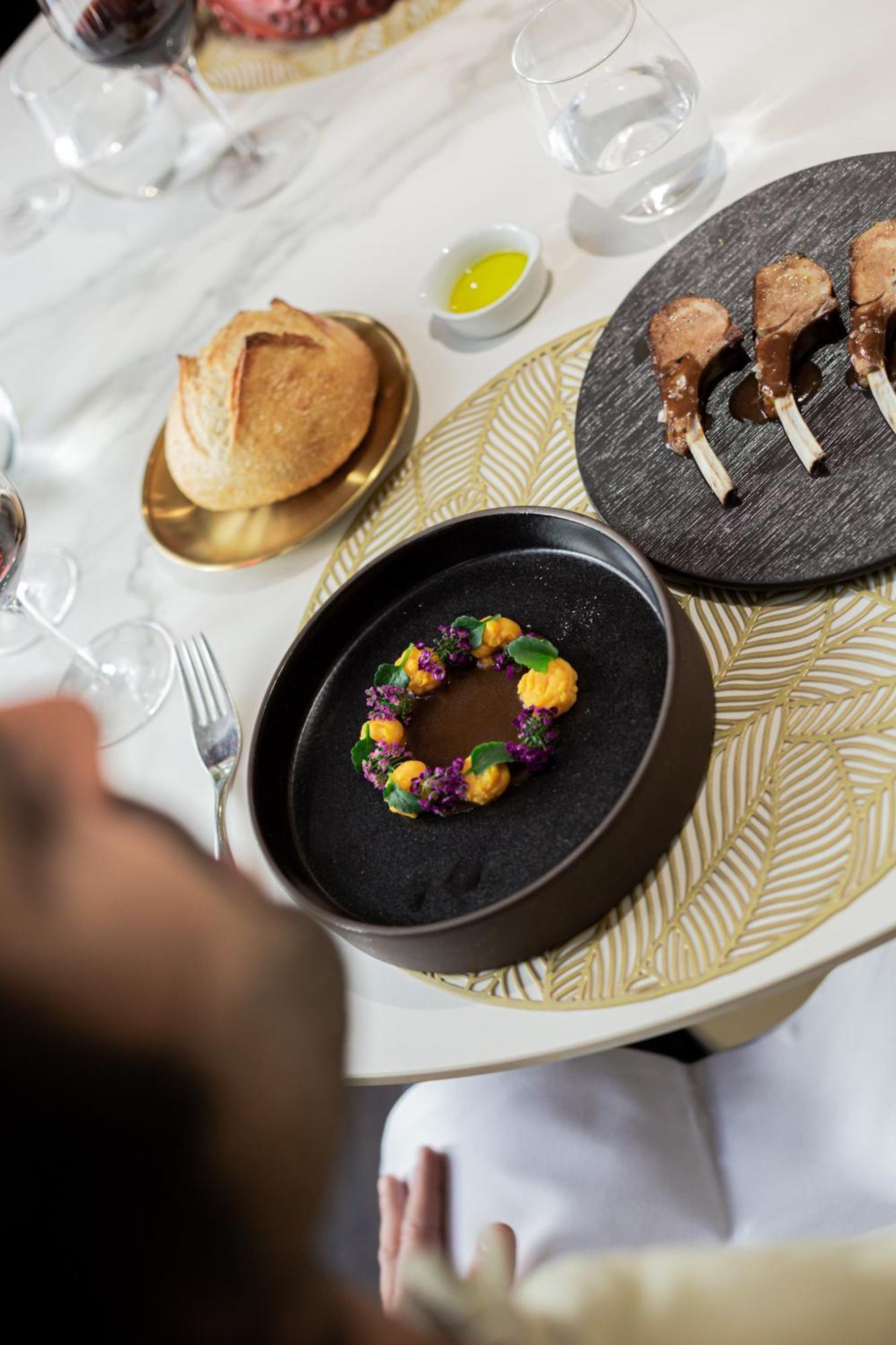 Hospes Palau De La Mar, Valencia, A Member Of Design Hotels Esterno foto A dish at the restaurant